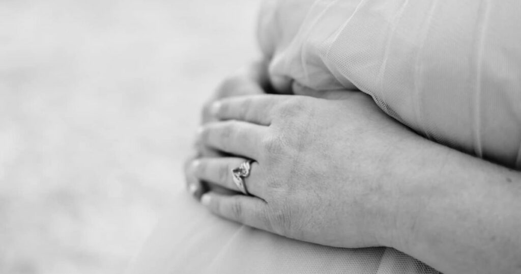 Capturing the Right Maternity Photo Moments Tips from New England Photography Professionals