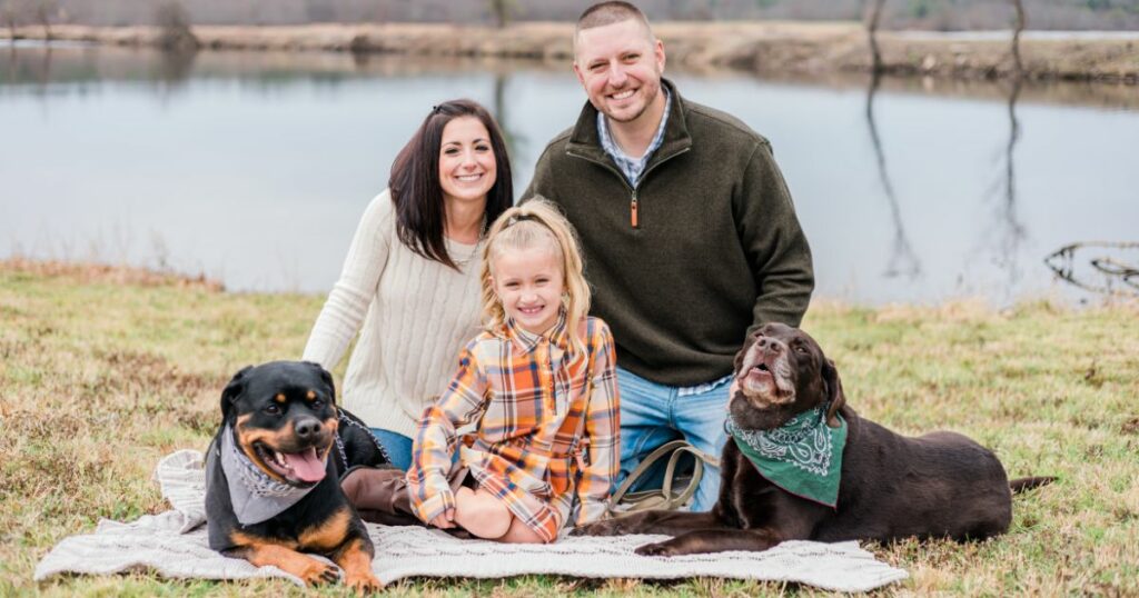 What is the best color to wear for pumpkin patch pictures?