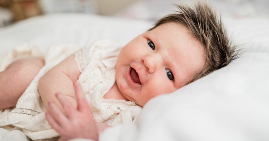 what baby outfits to choose for newborn photos
